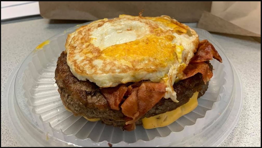 Egg instantly makes your Jack in the Box bacon cheeseburger keto-friendly